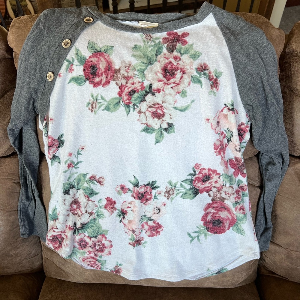 143 Story by Lineup - size M